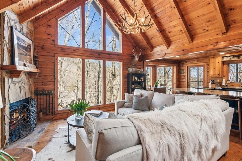 3 bedroom, 3 bathroom single family residence sold at 263 Hickory Trail, Big Canoe, GA 30143