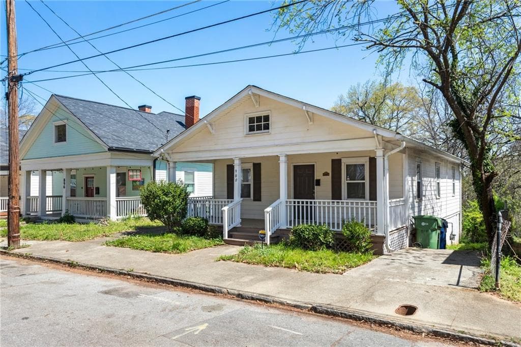 3 bedroom, 1 bathroom single family residence sold at 900 Oakhill Avenue, Atlanta, GA 30310