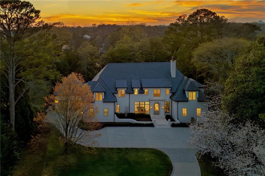 6 bedroom, 9 bathroom single family residence sold at 3364 Knollwood Drive, Atlanta, GA 30305