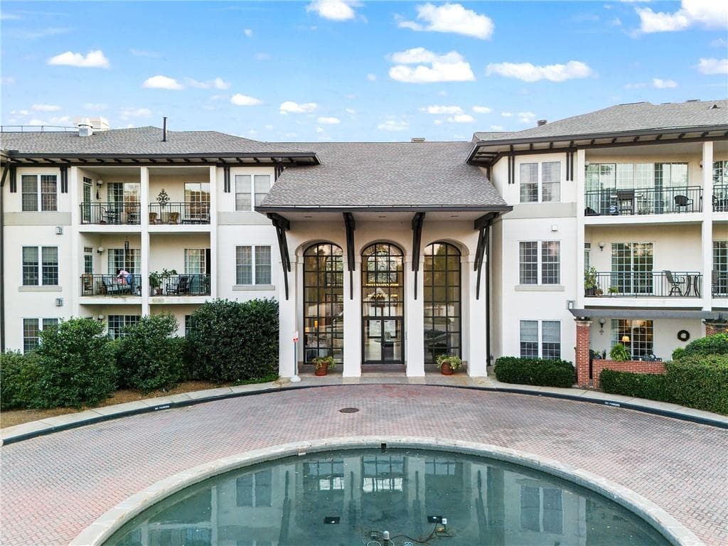 3 bedroom, 3 bathroom condominium sold at 3101 Howell Mill Road 201, Atlanta, GA 30327