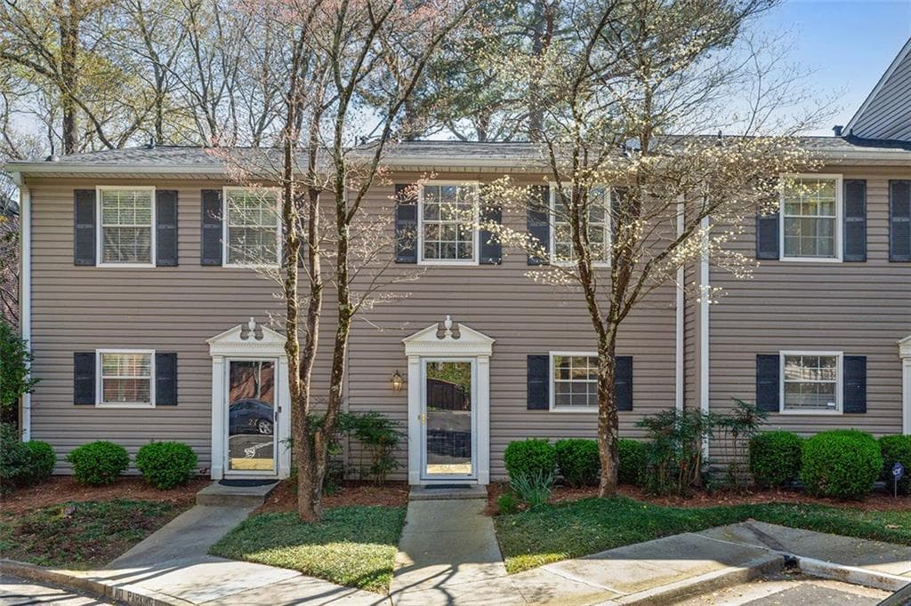 2 bedroom, 3 bathroom condominium sold at 1750 CLAIRMONT Road 28, Decatur, GA 30033