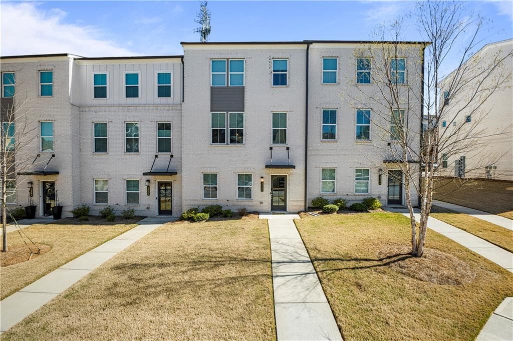 3 bedroom, 4 bathroom townhouse sold at 3535 Grey Street, Duluth, GA 30096
