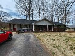 3 bedroom, 2 bathroom single family residence sold at 281 Ridgeway Circle, Cornelia, GA 30531