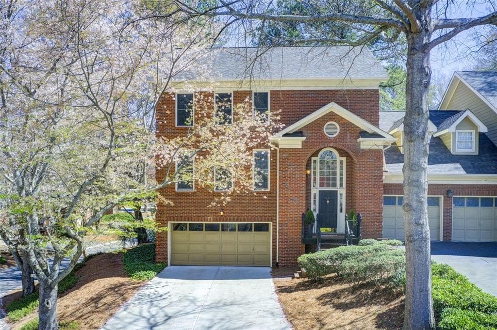 3 bedroom, 3 bathroom townhouse sold at 7155 Roswell Road 44, Sandy Springs, GA 30328