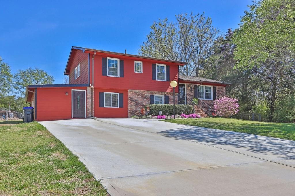 4 bedroom, 3 bathroom single family residence sold at 1872 Bent Trail, Snellville, GA 30078