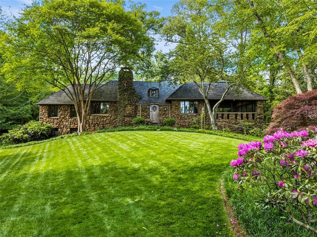 1050 E Club Lane, Atlanta, GA 30319 — most recent listing photo