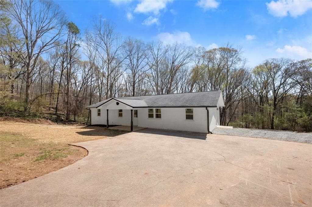 4 bedroom, 3 bathroom single family residence sold at 2812 OCONEE Circle, Gainesville, GA 30507
