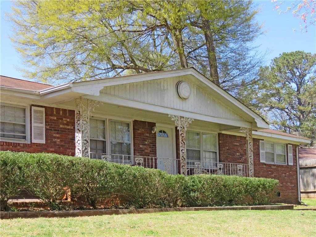 3 bedroom, 2 bathroom, 1,400 sq ft single family residence for sale at 4672 Vernon Drive, Mableton, GA 30126 — photo 2