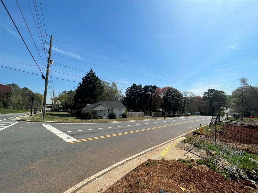 2 bedroom, 2 bathroom, 1,120 sq ft single family residence under contract at 1510 Bells Ferry Road, Marietta, GA 30066 — photo 2