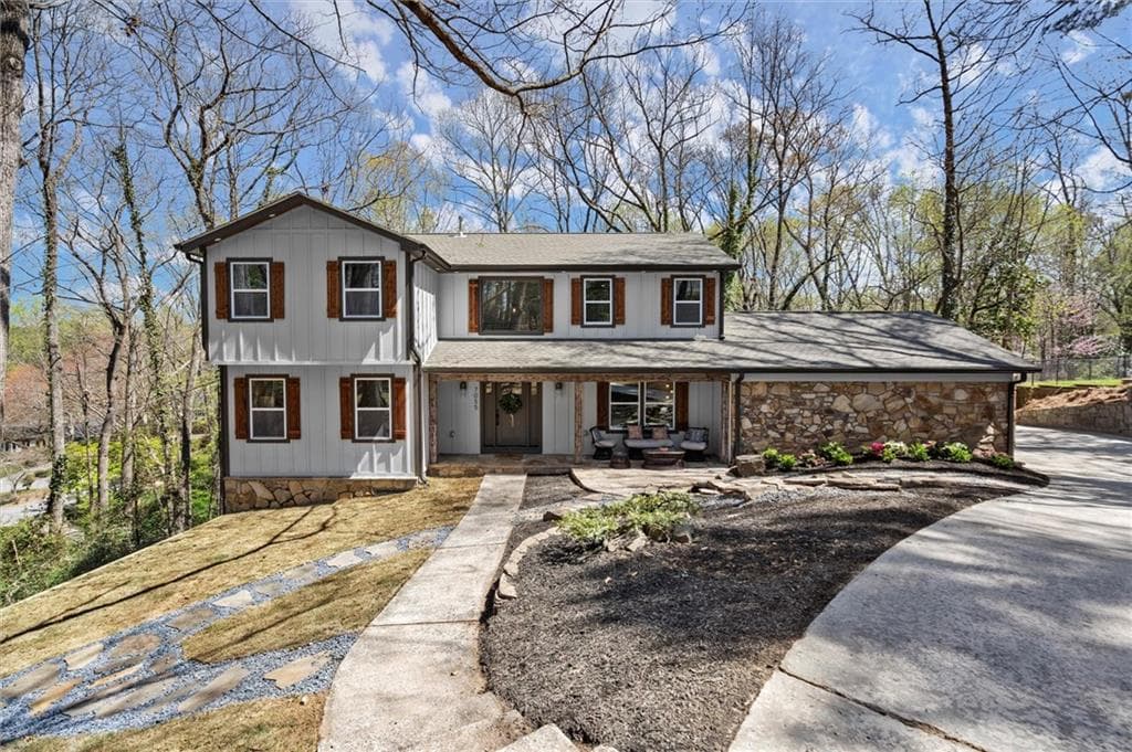 6 bedroom, 6 bathroom single family residence sold at 7055 Hunters Branch Drive, Atlanta, GA 30328