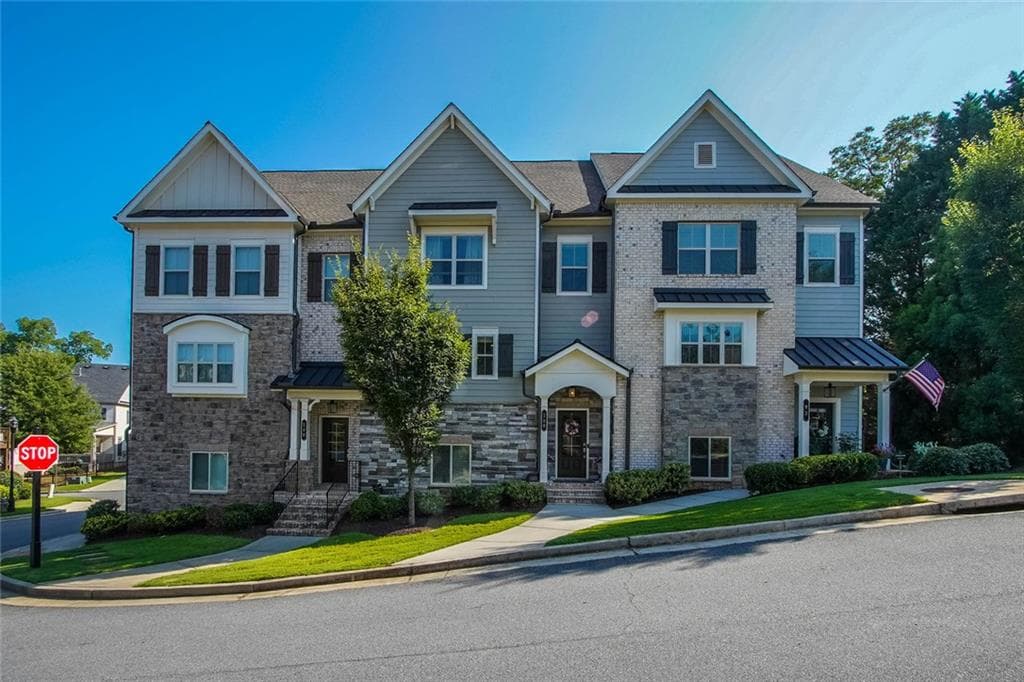 3 bedroom, 4 bathroom townhouse sold at 100 Marietta Walk Trace, Marietta, GA 30064