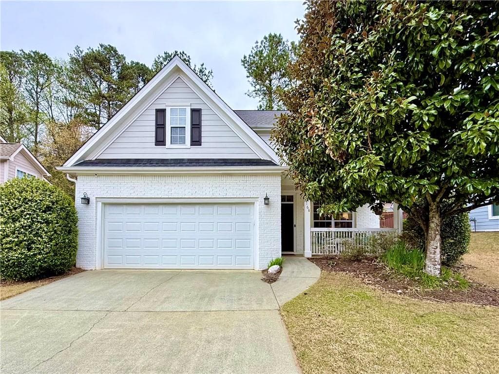 3 bedroom, 3 bathroom single family residence sold at 2168 Berryhill Circle, Smyrna, GA 30082