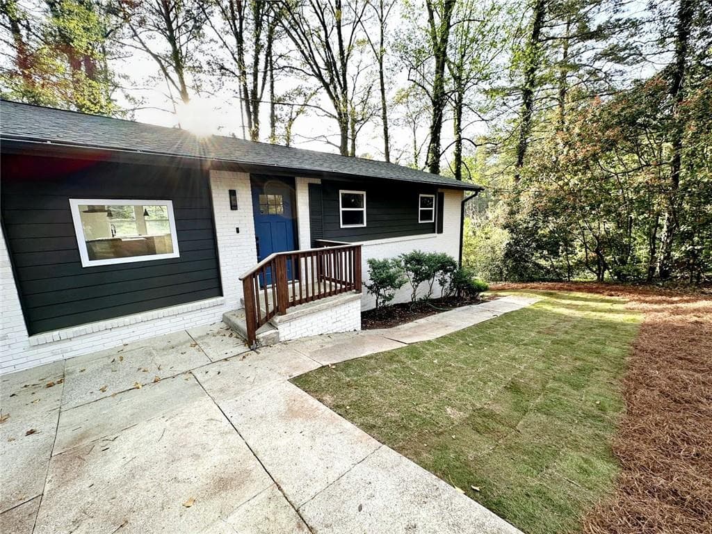 6 bedroom, 4 bathroom single family residence sold at 2371 Cresta Drive, Decatur, GA 30032