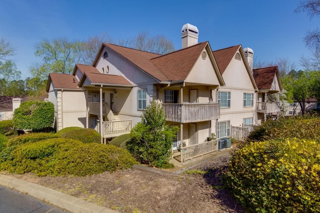 1 bedroom, 1 bathroom, 1,231 sq ft condominium sold at 207 Bridge Lane, Smyrna, GA 30082