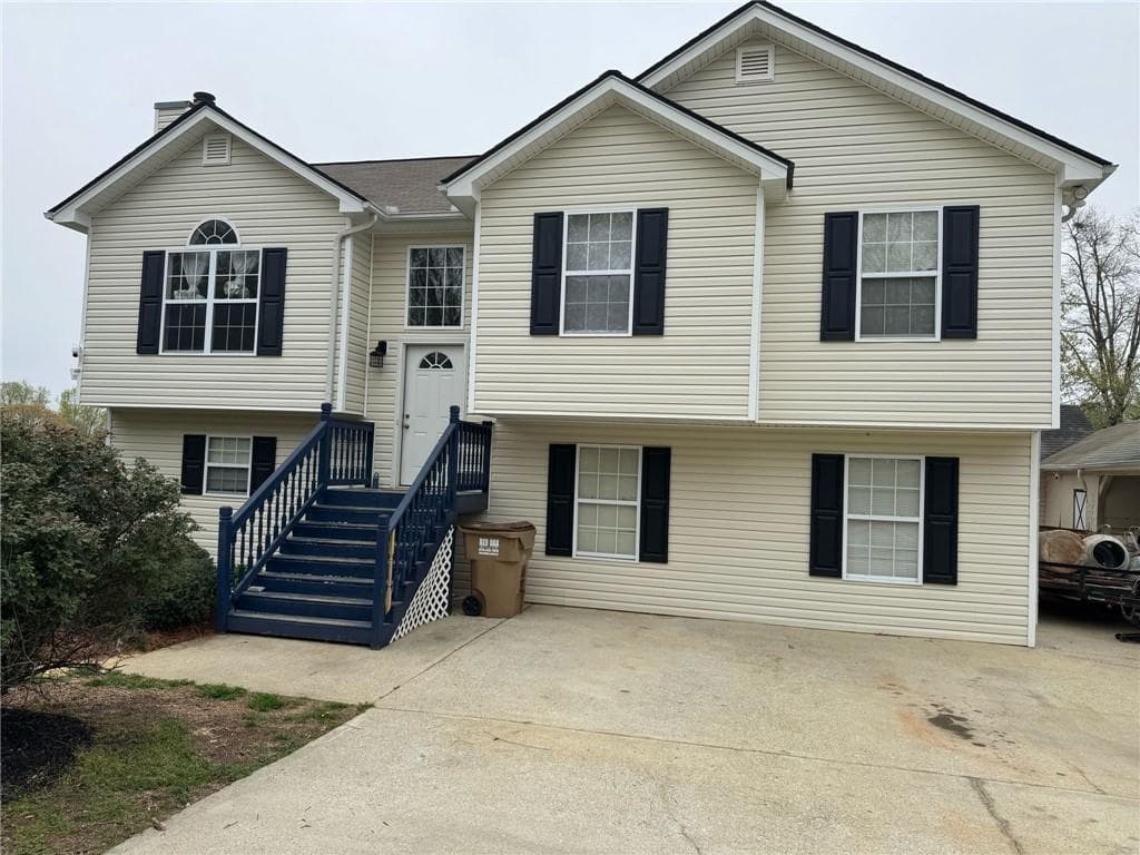 6 bedroom, 3 bathroom single family residence sold at 3495 Southchase Drive, Gainesville, GA 30507