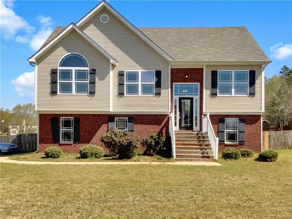 5 bedroom, 3 bathroom single family residence sold at 201 Peppertree, Griffin, GA 30224