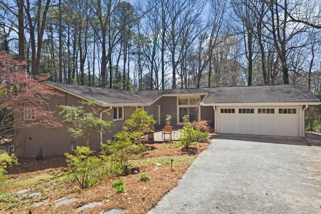 3 bedroom, 3 bathroom single family residence sold at 2724 Janellen Drive, Atlanta, GA 30345