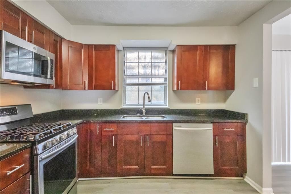 3 bedroom, 2 bathroom, 1,600 sq ft single family residence for sale at 2463 Corner Shoals Drive, Decatur, GA 30034 — photo 6