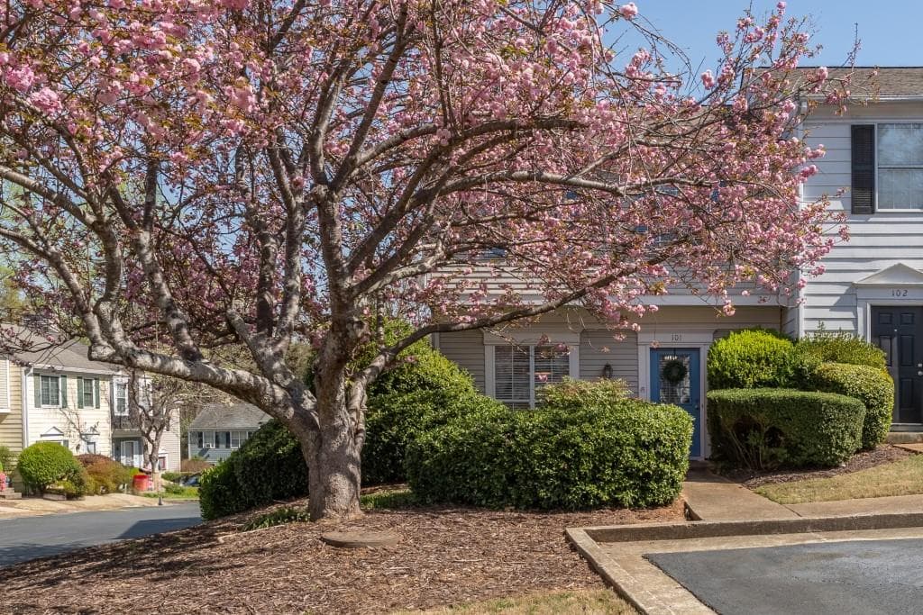2 bedroom, 3 bathroom townhouse sold at 101 Wedgewood Way, Sandy Springs, GA 30350