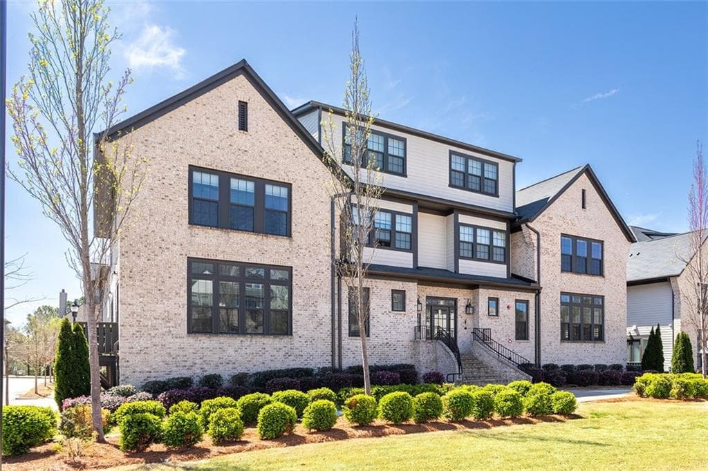 1 bedroom, 2 bathroom condominium sold at 3905 DANUBE Lane 215, Atlanta, GA 30339