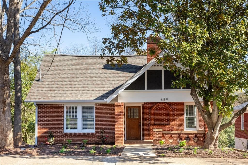 5 bedroom, 3 bathroom single family residence sold at 689 Lexington Avenue, Atlanta, GA 30310