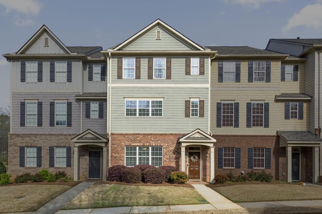 4 bedroom, 4 bathroom, 2,424 sq ft townhouse sold at 3920 High Dove Way 11, Smyrna, GA 30082