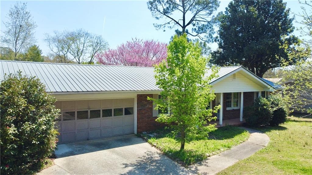 3 bedroom, 2 bathroom single family residence sold at 359 W Sandtown Road, Marietta, GA 30064