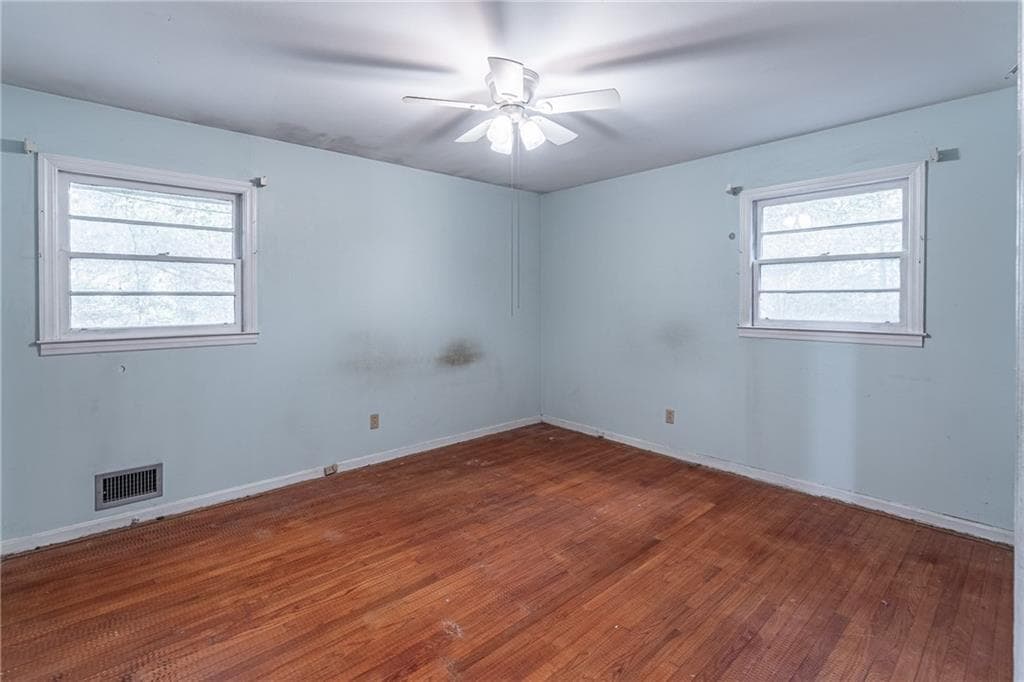 3 bedroom, 3 bathroom, 1,344 sq ft single family residence under contract at 5655 Campbellton Road, Atlanta, GA 30331 — photo 8