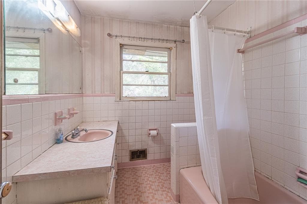 3 bedroom, 3 bathroom, 1,344 sq ft single family residence under contract at 5655 Campbellton Road, Atlanta, GA 30331 — photo 10