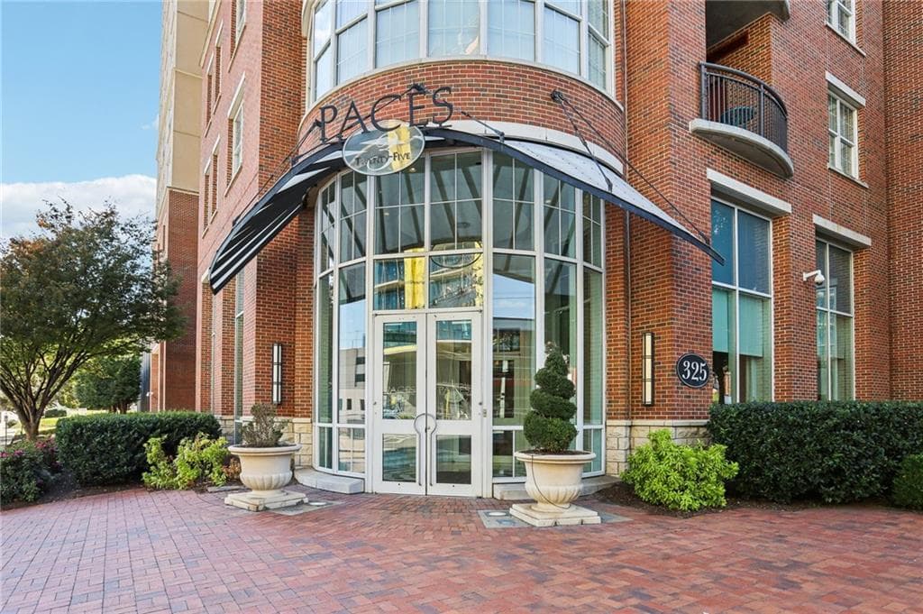 1 bedroom, 1 bathroom condominium sold at 325 E Paces Ferry Road 810, Atlanta, GA 30305