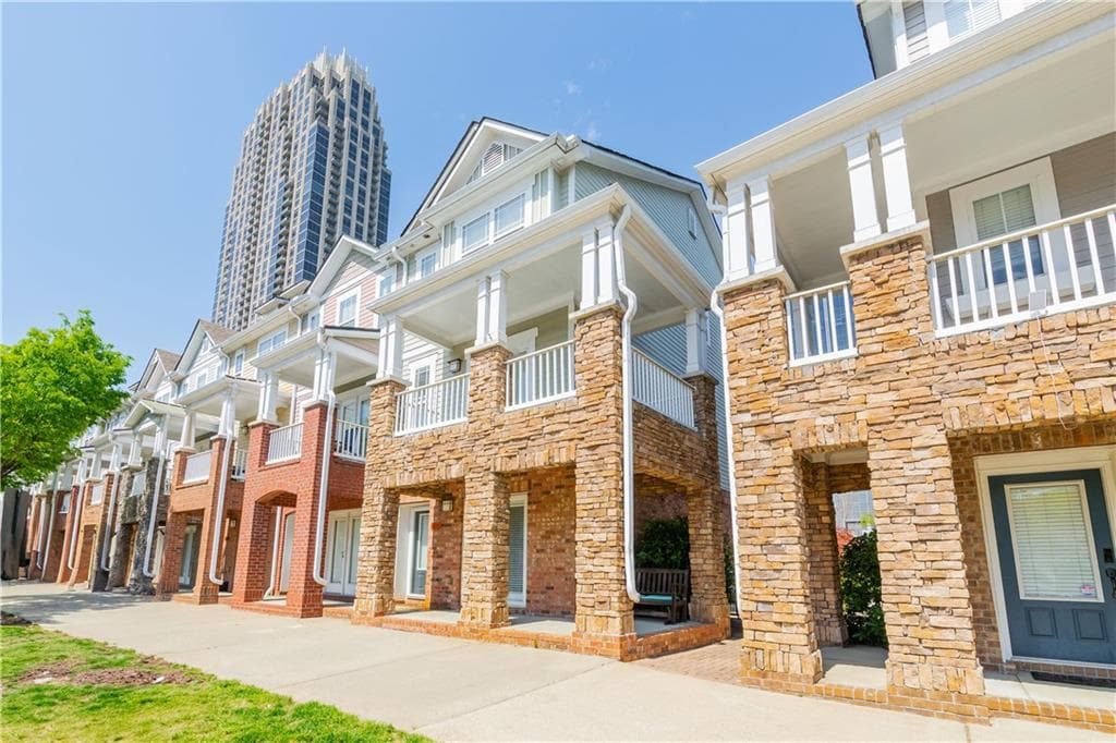 3 bedroom, 4 bathroom townhouse sold at 217 16th Street 1, Atlanta, GA 30363