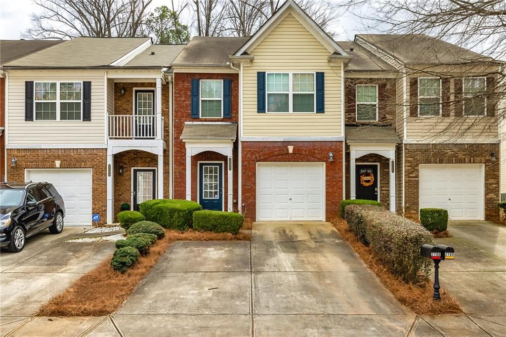 3 bedroom, 3 bathroom townhouse sold at 2786 Snapfinger Manor, Decatur, GA 30035