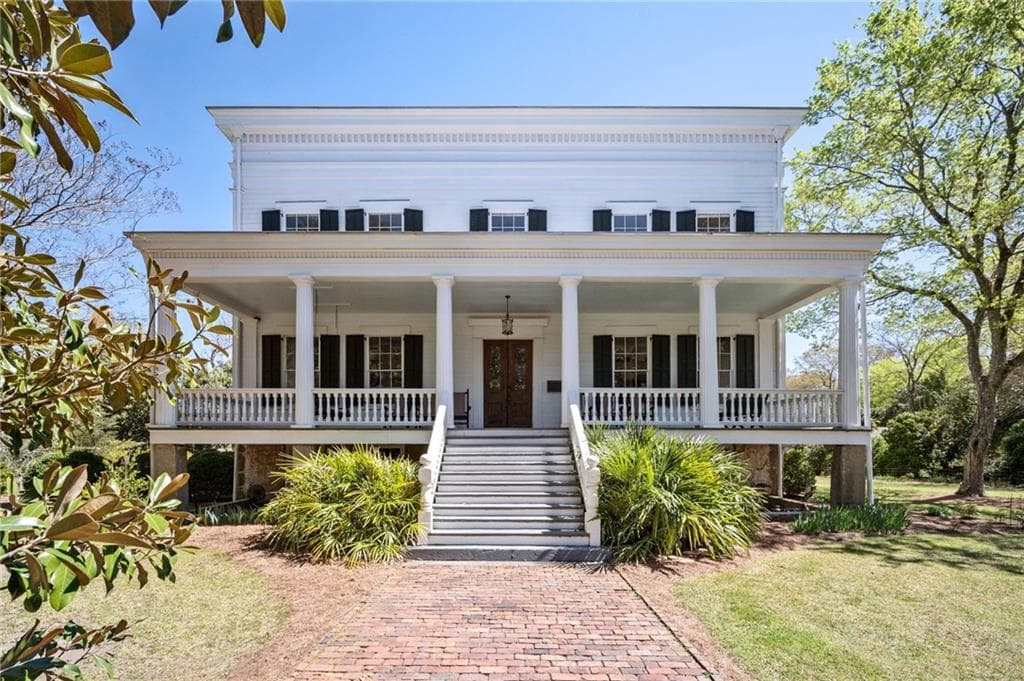 6 bedroom, 4 bathroom single family residence sold at 15 Elm Street, Sparta, GA 31087