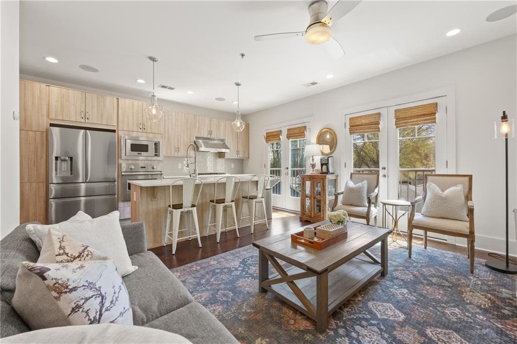 2 bedroom, 2 bathroom condominium sold at 305 Canton Way, Roswell, GA 30075