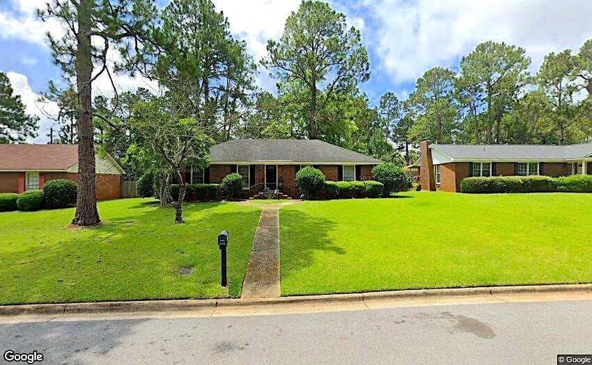 3 bedroom, 2 bathroom single family residence sold at 2802 Reeves Lane, Albany, GA 31721