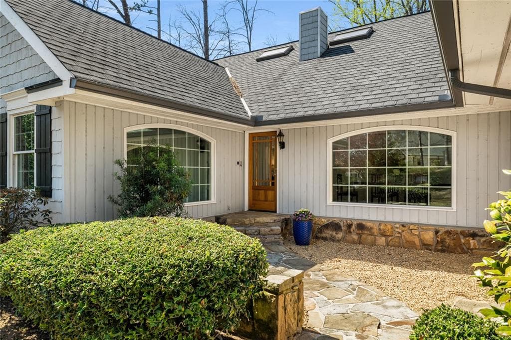 5 bedroom, 5 bathroom single family residence sold at 570 Glen Eagles Circle, Marietta, GA 30067
