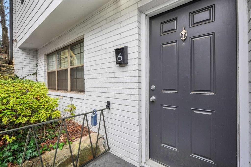 2 bedroom, 2 bathroom condominium sold at 1683 Briarcliff Road 6, Atlanta, GA 30306