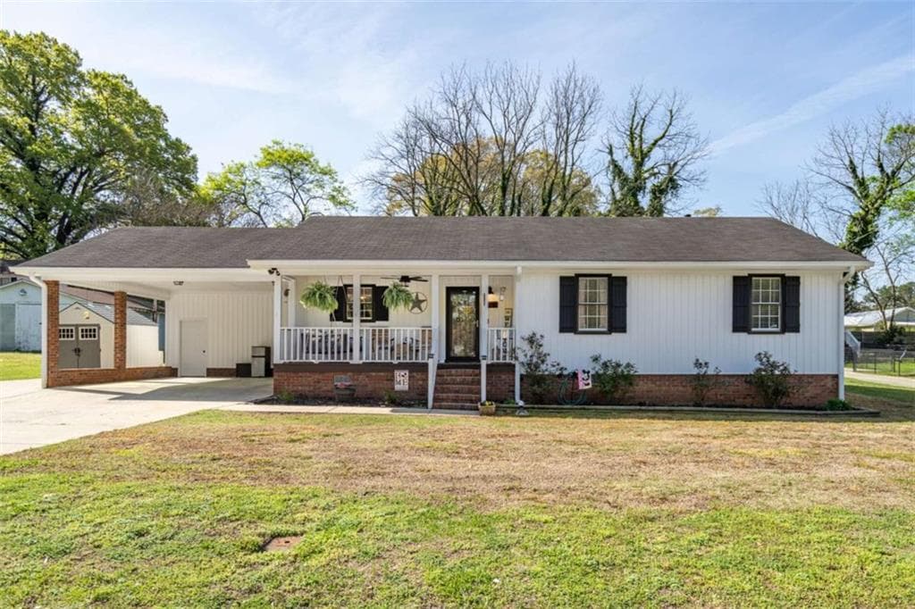 3 bedroom, 2 bathroom single family residence sold at 105 Hooper Avenue, Lindale, GA 30147