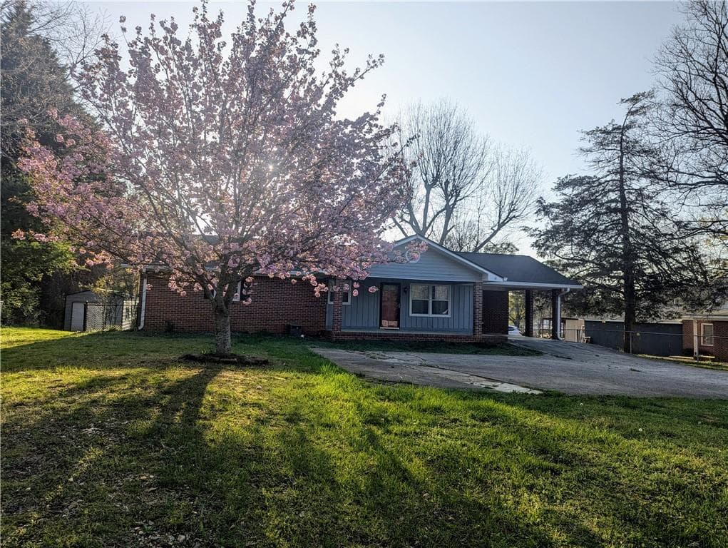 4 bedroom, 2 bathroom single family residence sold at 284 Carrollton Street, Buchanan, GA 30113