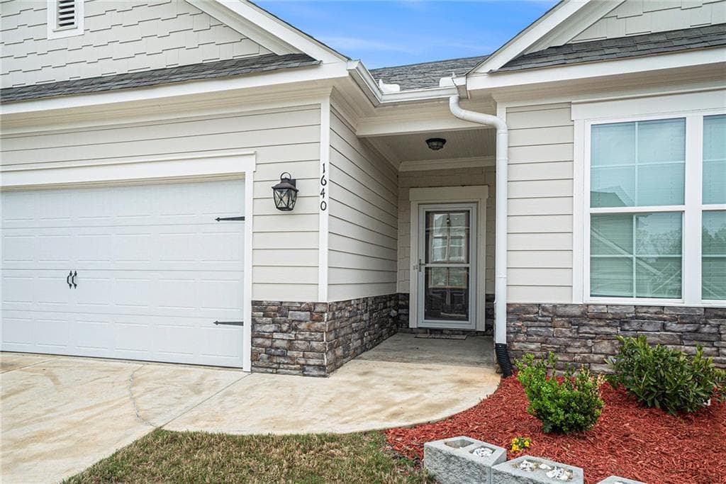 4 bedroom, 2 bathroom, 1,962 sq ft single family residence for sale at 1640 Andalusian Way, Conyers, GA 30012 — photo 4