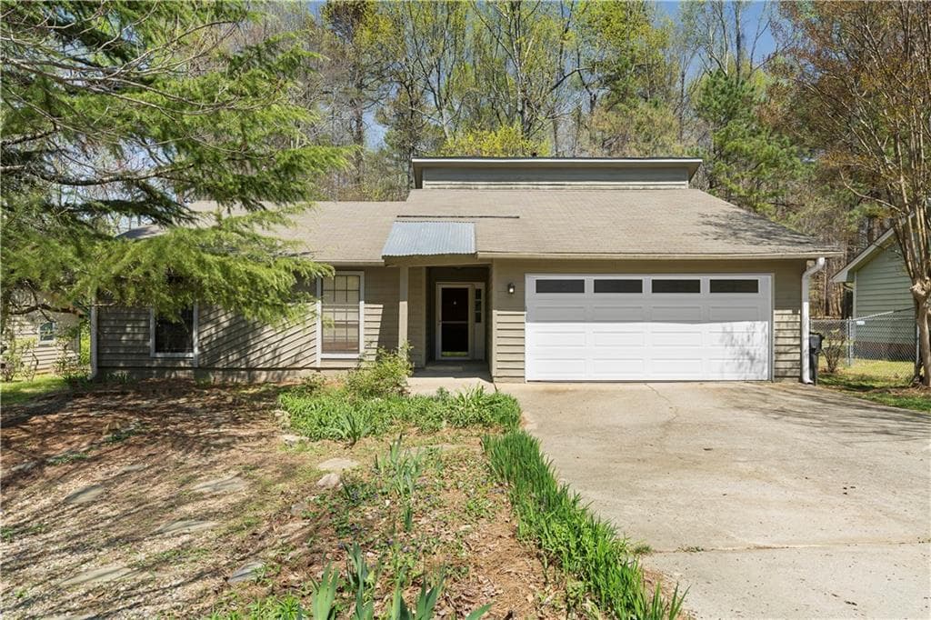 3 bedroom, 2 bathroom single family residence sold at 2570 Rosedale Road, Snellville, GA 30078