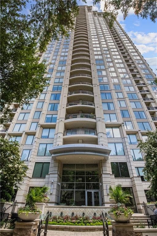 1 bedroom, 1 bathroom condominium sold at 3445 Stratford Road 608, Atlanta, GA 30326