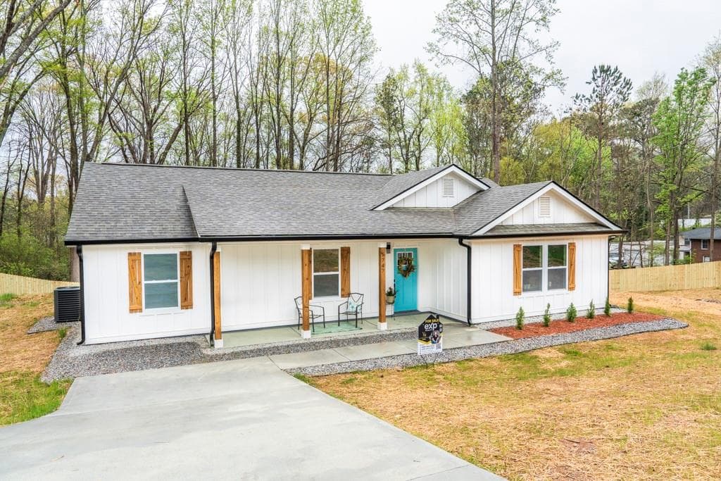 3 bedroom, 2 bathroom single family residence sold at 5747 S Gordon Road, Austell, GA 30168