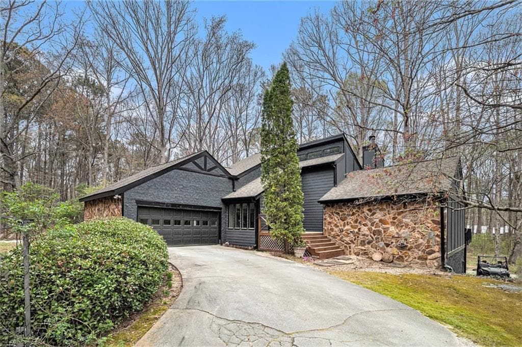 4 bedroom, 3 bathroom single family residence sold at 3341 Camelot Way, Loganville, GA 30052