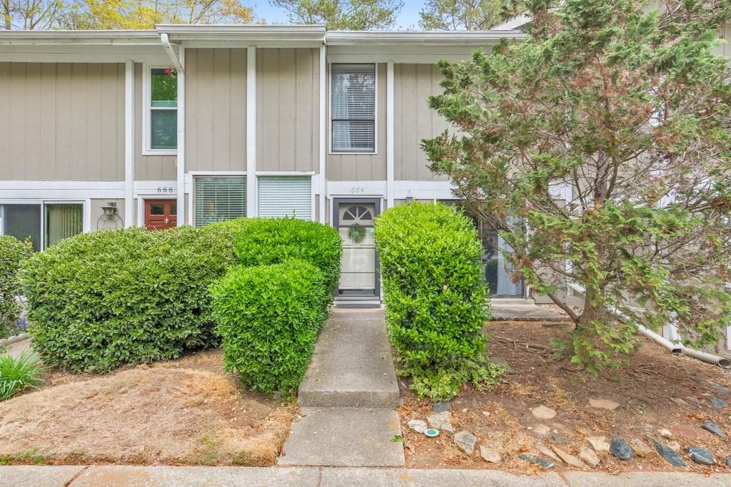 2 bedroom, 3 bathroom condominium sold at 664 Powers Ferry North, Marietta, GA 30067
