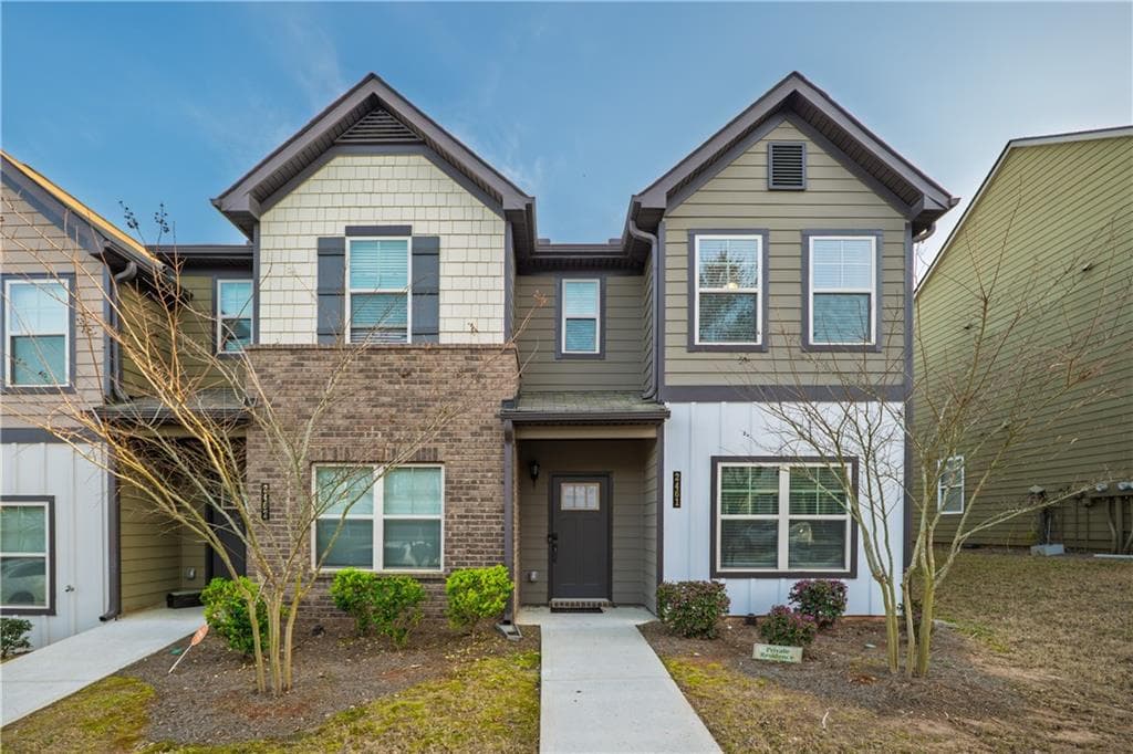 3 bedroom, 3 bathroom townhouse sold at 2461 Bayrose Circle, Atlanta, GA 30344