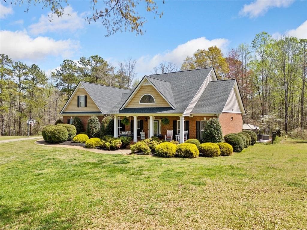 3 bedroom, 3 bathroom single family residence sold at 5660 Trout Creek Drive, Douglasville, GA 30135