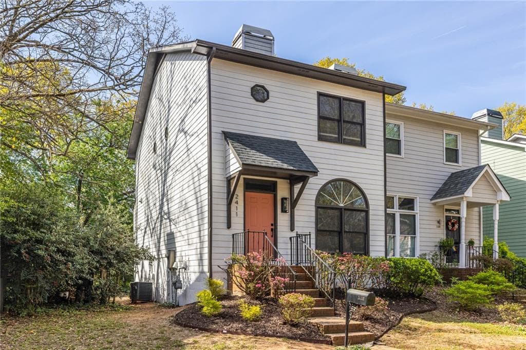 2 bedroom, 3 bathroom townhouse sold at 2411 Charleston Oaks Lane, Decatur, GA 30030