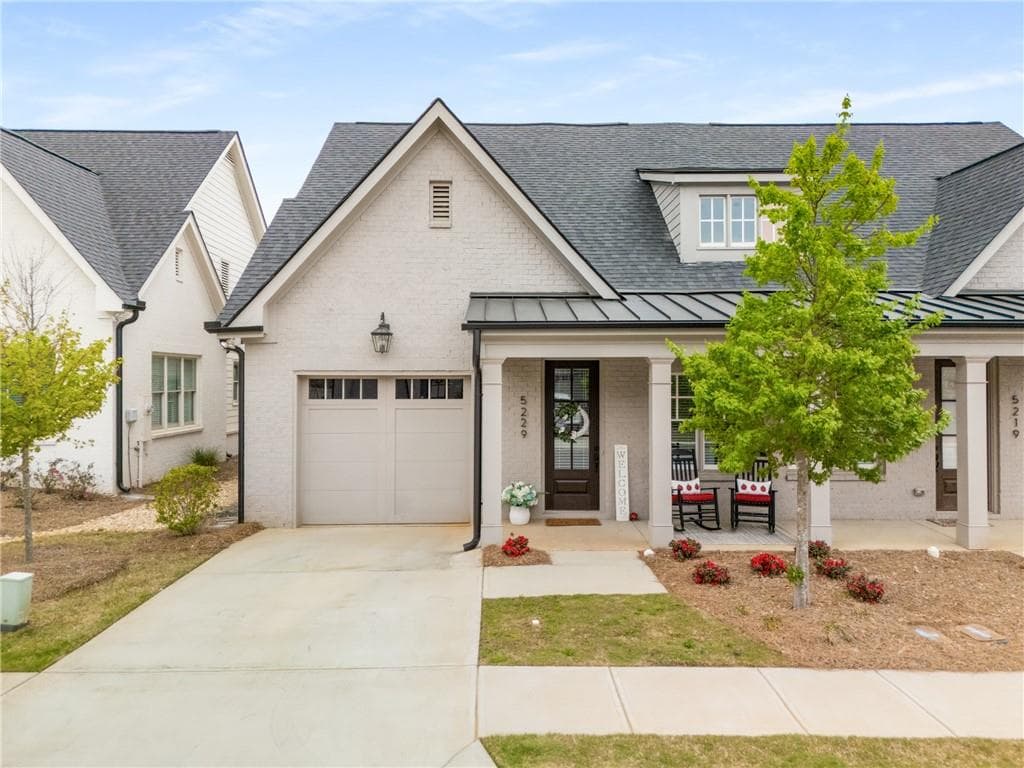 2 bedroom, 2 bathroom townhouse sold at 5229 Noble Village Way, Lilburn, GA 30047