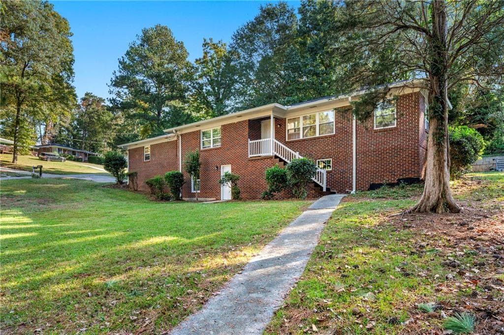 5 bedroom, 3 bathroom single family residence sold at 2905 Dale Creek Drive NW, Atlanta, GA 30318